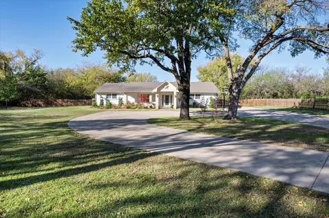 5304 Hidden Oaks Ln, Arlington, TX 76017