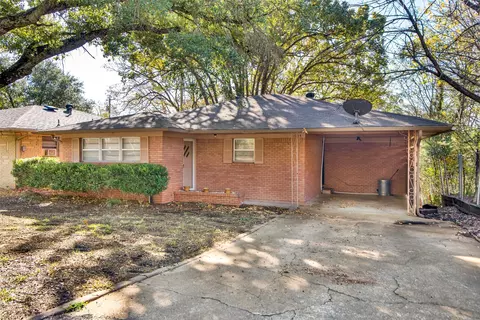 1604 W Hull St, Denison, TX 75020