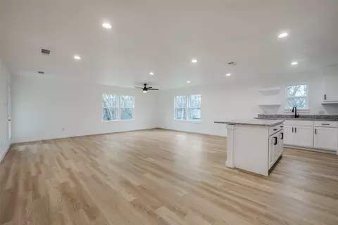 Living - 203 Thomas St, Terrell, TX 75160 photo 1 of 3