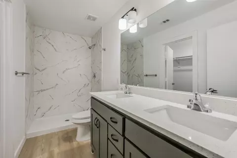 Bath - 203 Thomas St, Terrell, TX 75160 photo 1 of 2