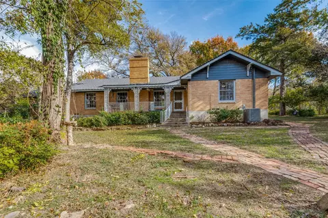 708 Coombs Creek Dr, Dallas, TX 75211