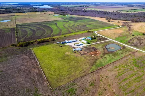 1078 Baker Rd, Pilot Point, TX 76258 photo 4