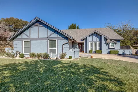 5111 Misty Wood Dr, Arlington, TX 76017