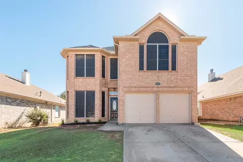 1033 Cottonbelt Dr, Saginaw, TX 76131