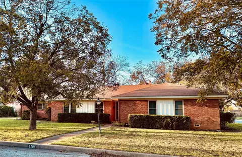 1103 W 21st St, Clifton, TX 76634