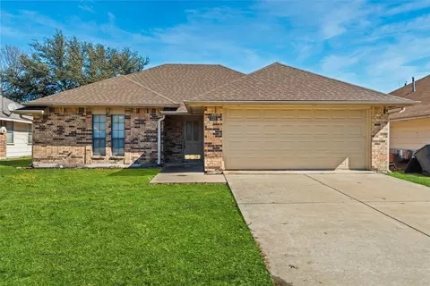 310 Bowie St, Forney, TX 75126
