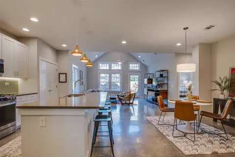 691 Bishop Heights Ln, Dallas, TX 75208