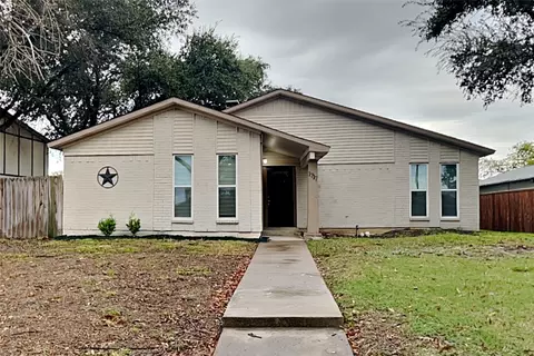 1717 Southampton Dr, Carrollton, TX 75007
