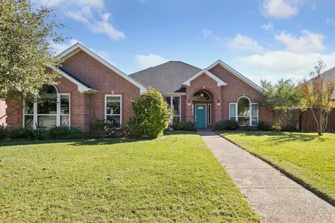 6104 Iron Horse Dr, North Richland Hills, TX 76148