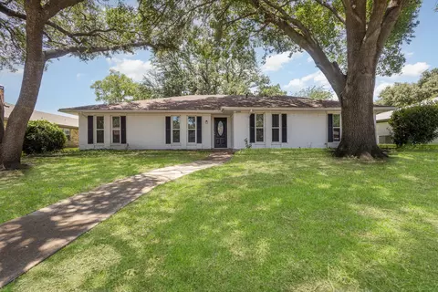 2404 Windsor Pl, Plano, TX 75075