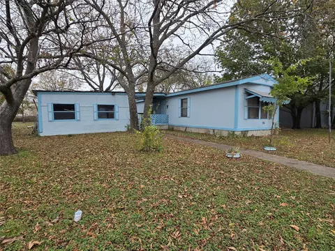 716 N Border St, Cleburne, TX 76031 photo 3