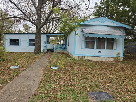 716 N Border St, Cleburne, TX 76031 photo 4