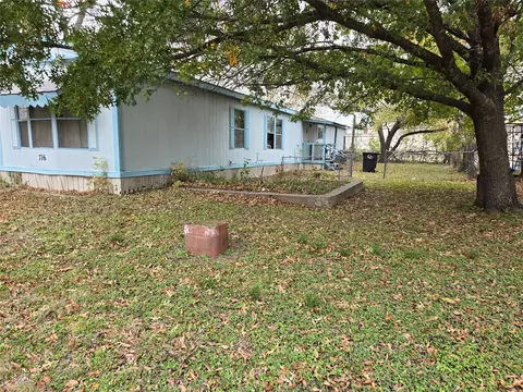 716 N Border St, Cleburne, TX 76031 photo 6