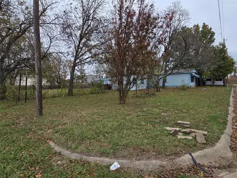 716 N Border St, Cleburne, TX 76031 photo 2