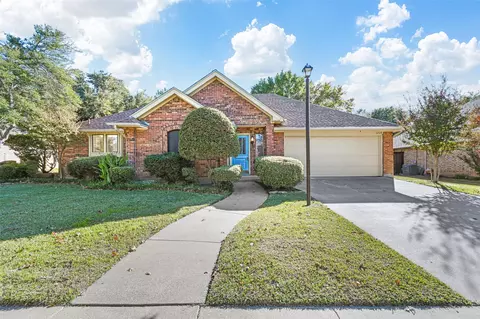 1208 Brookshire Dr, Bedford, TX 76021