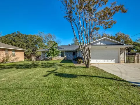 1923 Leslie St, Denton, TX 76205