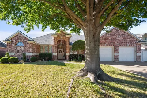7701 Summer Glen Dr, Arlington, TX 76001