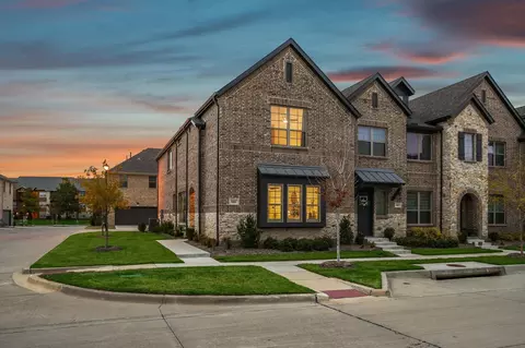 681 Vista Oaks Rd, Lewisville, TX 75067