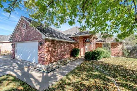 6028 Bent Creek Dr, Haltom City, TX 76137