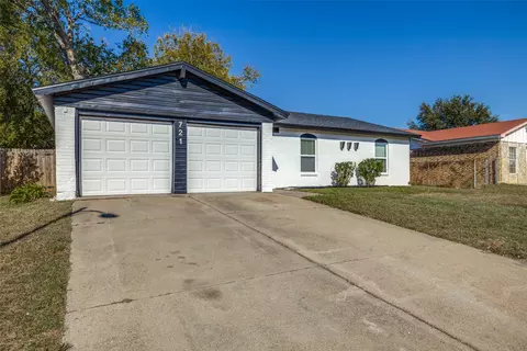 721 Thomas Chapel Dr, Arlington, TX 76014