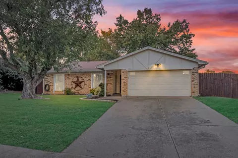 3229 Mossy Oak Ln, Bedford, TX 76021
