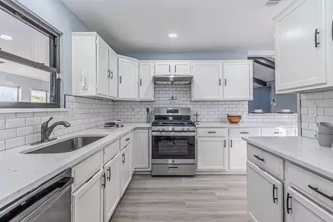 1541 Waterford Dr, Lewisville, TX 75077