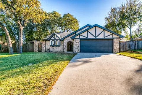 413 Salem Dr, Hurst, TX 76054