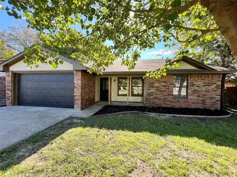 1604 Brook Glen Dr, Sanger, TX 76266