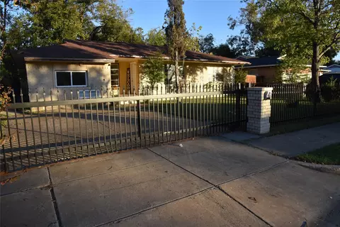2320 Prichard Ln, Dallas, TX 75227