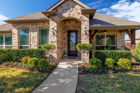 3033 Carlton Pkwy, Waxahachie, TX 75165