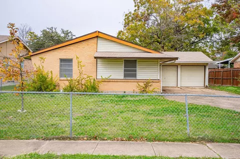 2627 Gross Rd, Dallas, TX 75228