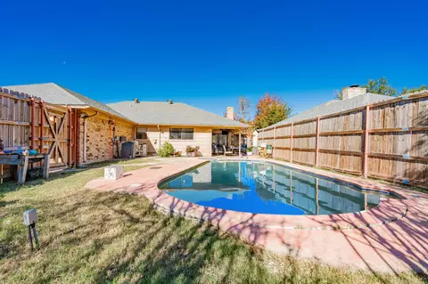 Exterior - 1802 Westgate Dr, Terrell, TX 75160 photo 5 of 5