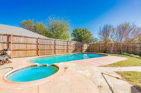 Exterior - 1802 Westgate Dr, Terrell, TX 75160 photo 4 of 5