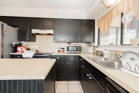 Kitchen - 1802 Westgate Dr, Terrell, TX 75160 photo 2 of 5