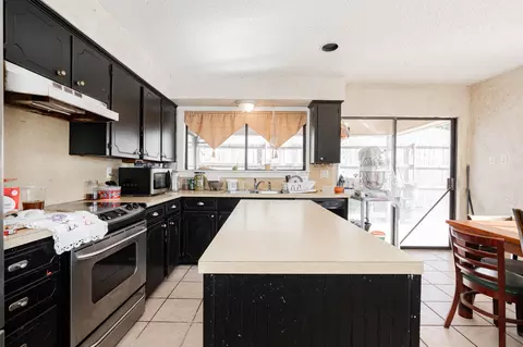 Kitchen - 1802 Westgate Dr, Terrell, TX 75160 photo 1 of 5