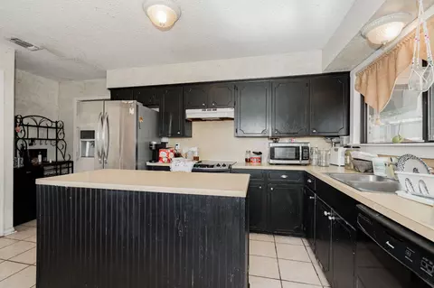 Kitchen - 1802 Westgate Dr, Terrell, TX 75160 photo 3 of 5