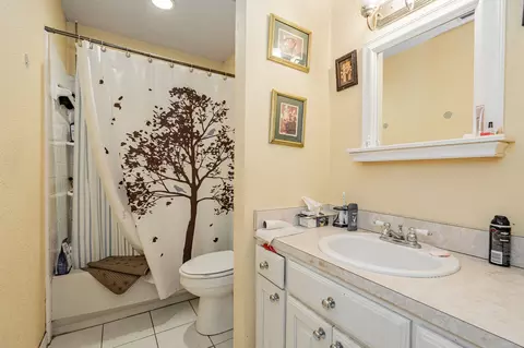 Bath - 1802 Westgate Dr, Terrell, TX 75160 photo 2 of 2