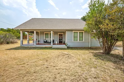 632 E Labadie Ave, De Leon, TX 76444