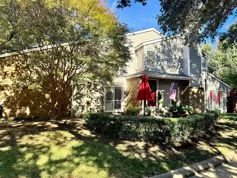 2721 Meadowstone Ct, Carrollton, TX 75006