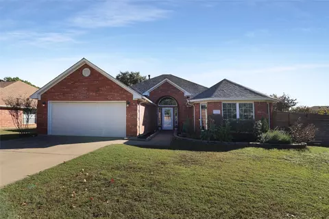6100 Pebble Creek Dr, North Richland Hills, TX 76180