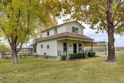 210 Spillway Rd, Bellevue, TX 76228