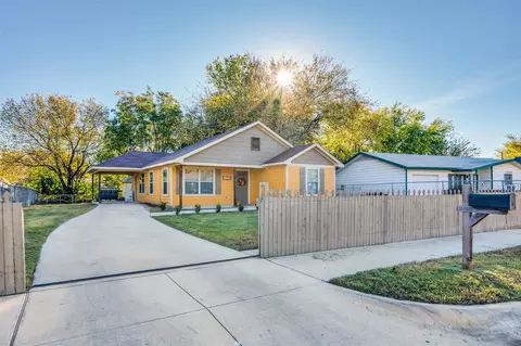 3721 Charlotte Dr, Fort Worth, TX 76119