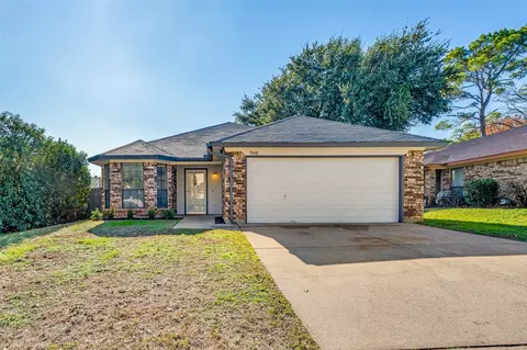 7508 Little Rock Ln, Fort Worth, TX 76120