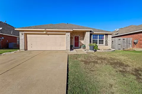 915 Simi Dr, Arlington, TX 76001