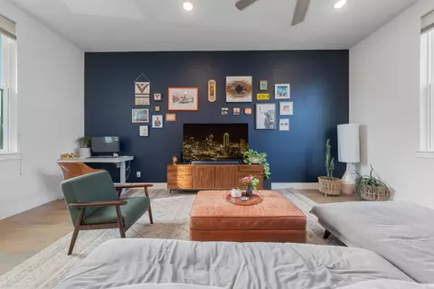 621 N Tyler St #201, Dallas, TX 75208