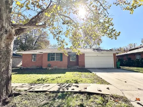 1704 Laurel Rd, Gainesville, TX 76240