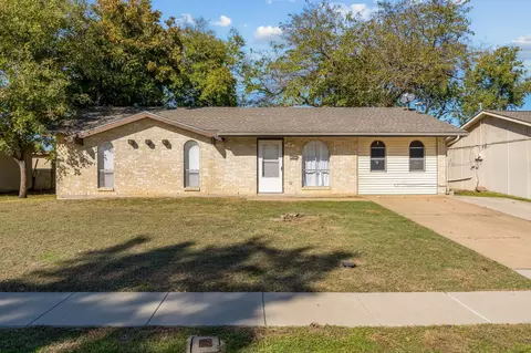 1019 Springwood Dr, Lewisville, TX 75067