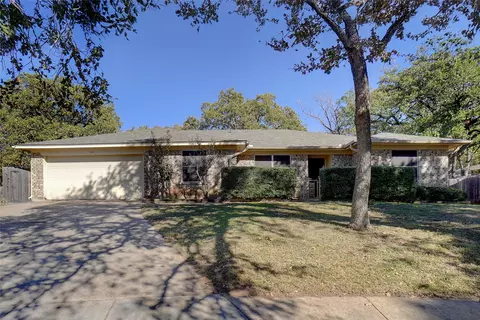 1621 Bent Oak Dr, Bedford, TX 76021