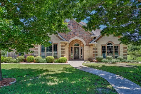 202 Hillside Ln, Lindsay, TX 76250
