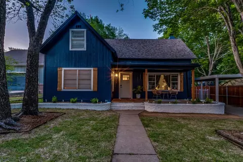 116 W Akard St, Weatherford, TX 76086